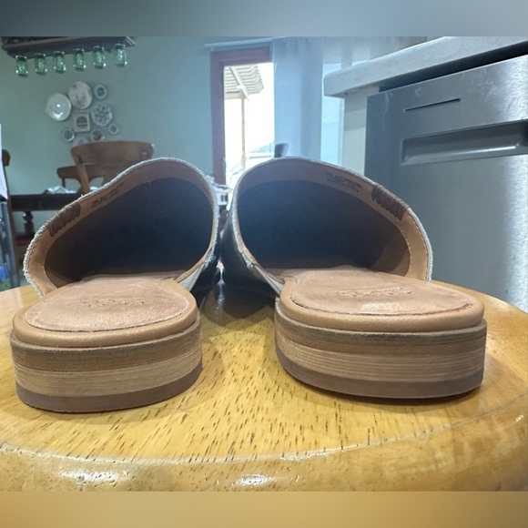 Frye and Company Causal Snake Skin Print Mule 'Jacy' slip on flat - Picture 7 of 8